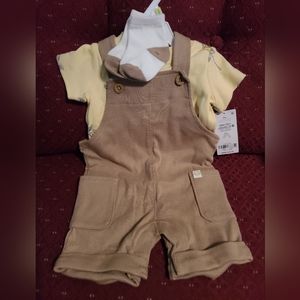 Carters 3 piece Infant Boys shirt and shorts Size 3m